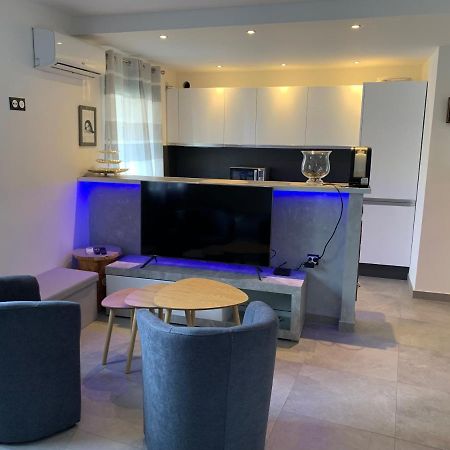 Grand Studio Tres Agreable Avec Bar, Cuisine Et Terrasse Кань-сюр-Мер Экстерьер фото