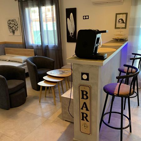 Grand Studio Tres Agreable Avec Bar, Cuisine Et Terrasse Кань-сюр-Мер Экстерьер фото