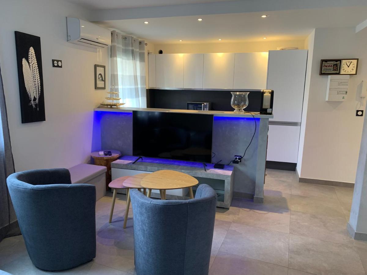 Grand Studio Tres Agreable Avec Bar, Cuisine Et Terrasse Кань-сюр-Мер Экстерьер фото
